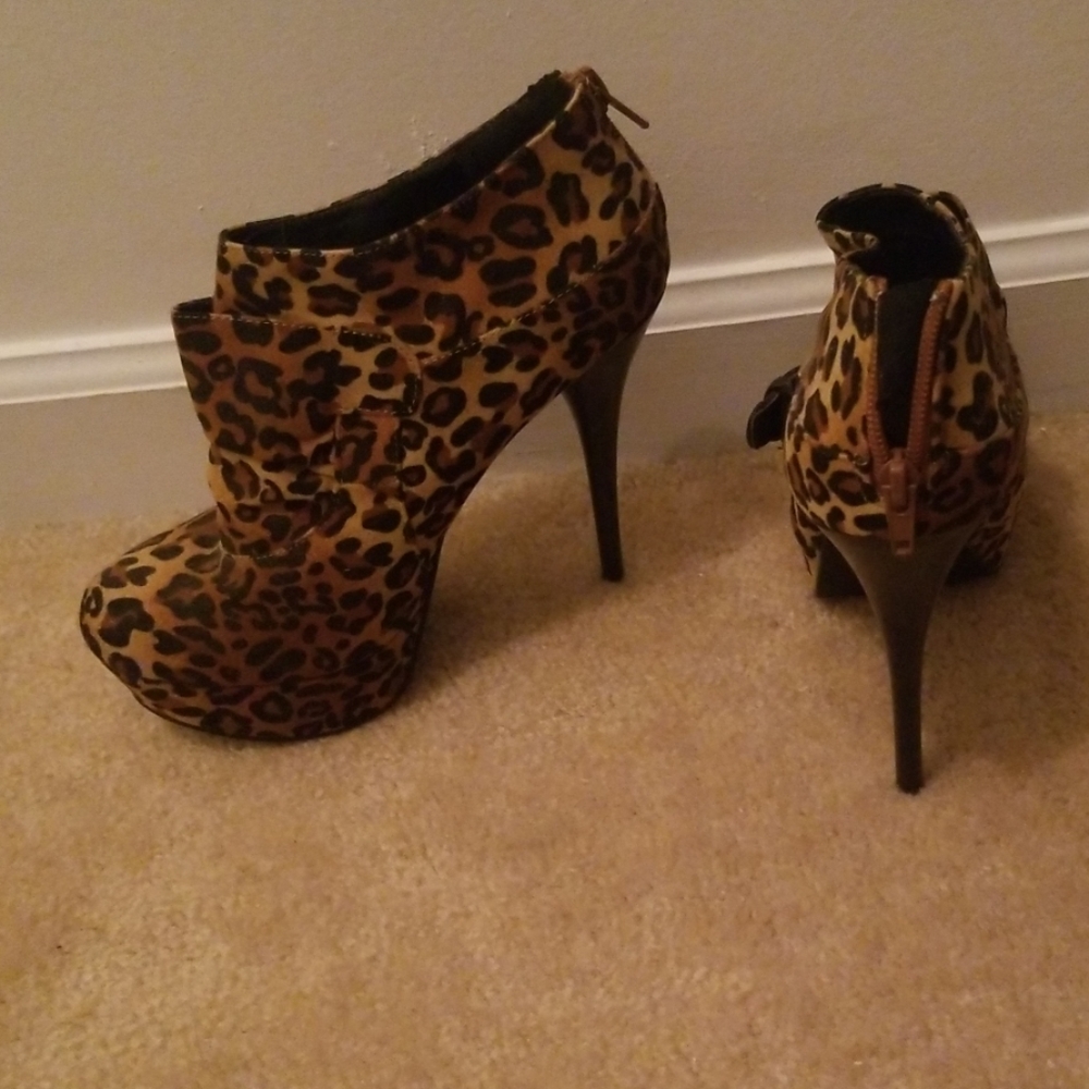 Leopard Bootie - Picture 4 of 5